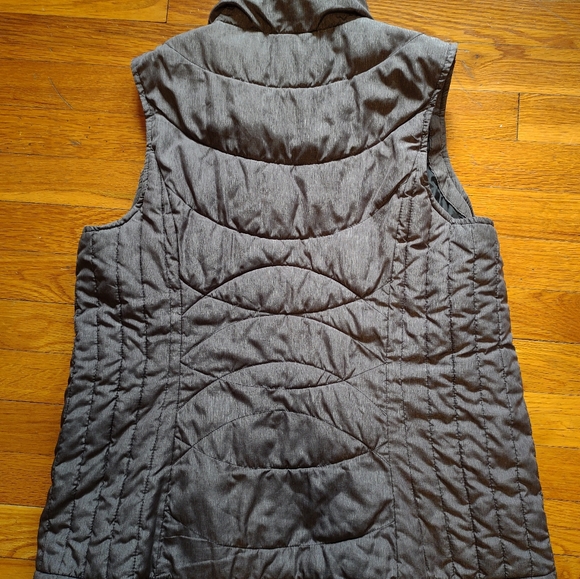 Women's  puffer vest size medium by champion - Picture 5 of 5